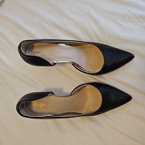 Black Pointed Toe Heels Size 7.5